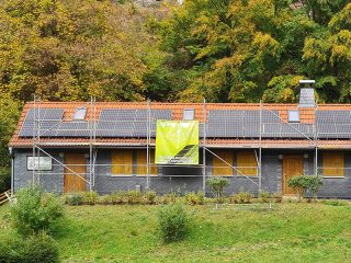 Solaranlage für den DRK Bergwacht Stützpunkt in Gießübel, Schleusegrund