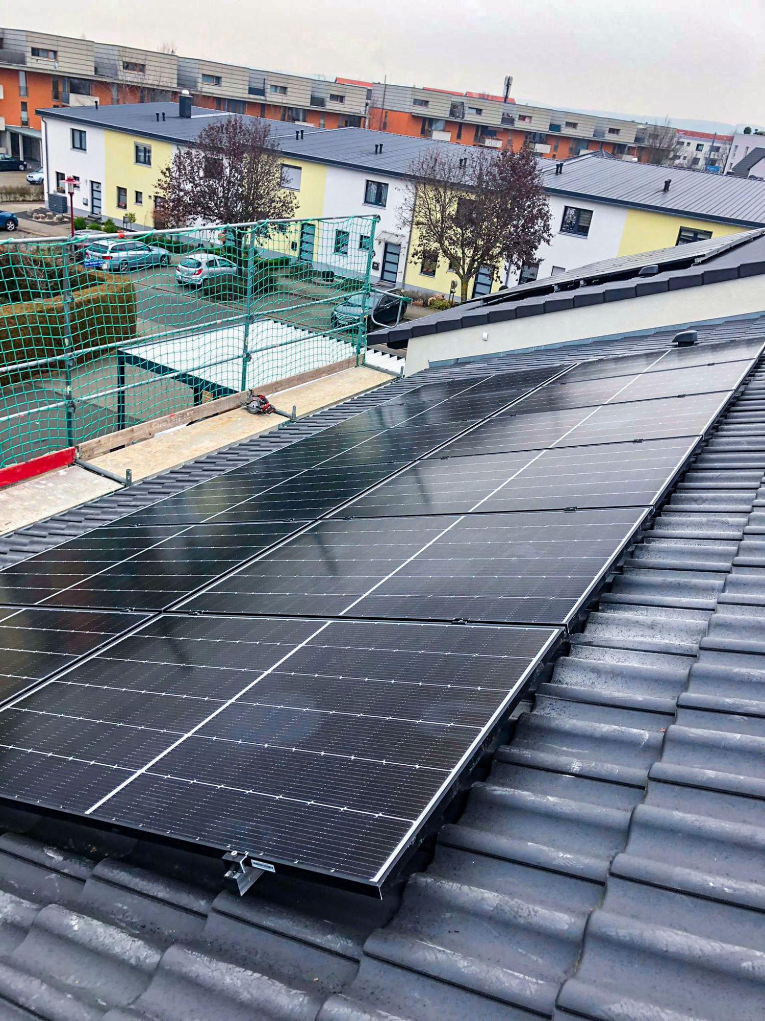 Externe Anlagen perfekt integriert - Solaranlage mit Solarterrasse in Erfurt