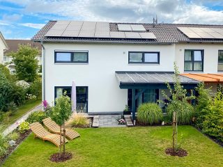 Externe Anlagen perfekt integriert - Solaranlage mit Solarterrasse in Erfurt