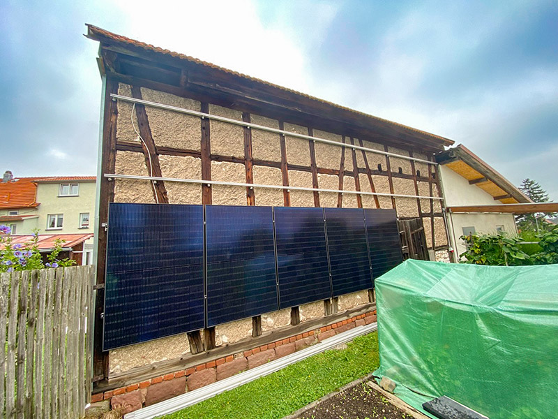 Photovoltaik an der Fassade in Gräfenhain Thüringen
