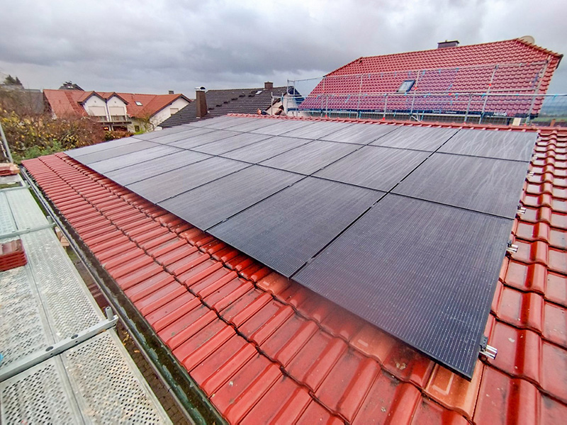 Solaranlage auf verwinkeltem Dach: SolarEdge in der PV Anlage
